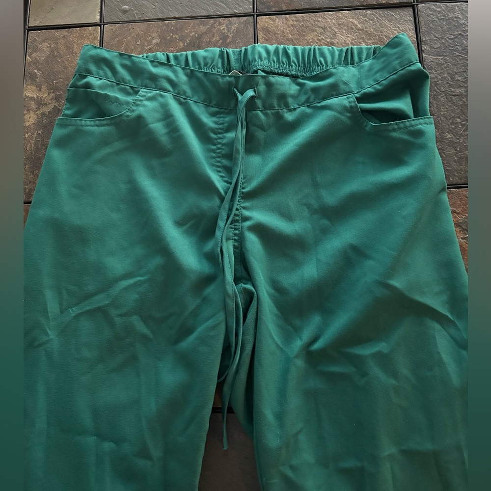 Women’s Medium Greys Anatomy by Barco scrub pants hunter green